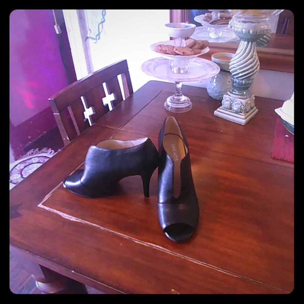 Nine west black pumps